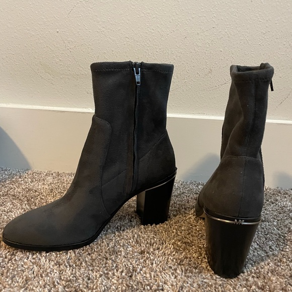 Gray Suede ankle Michael Kors booties - Picture 4 of 11